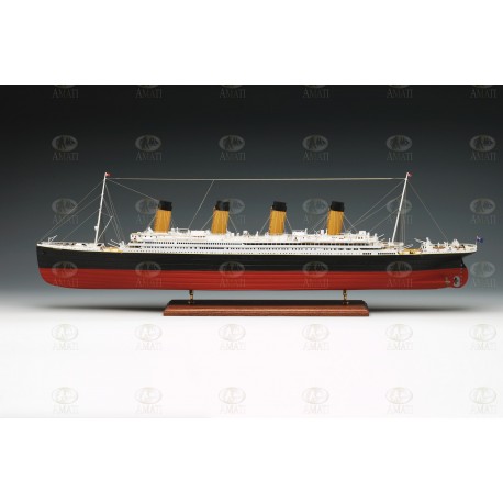 SCATOLA MONTAGGIO TITANIC 1:250