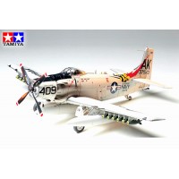 TAMIYA - AEREO DOUGLAS SKYRAIDER AD-6 1:48